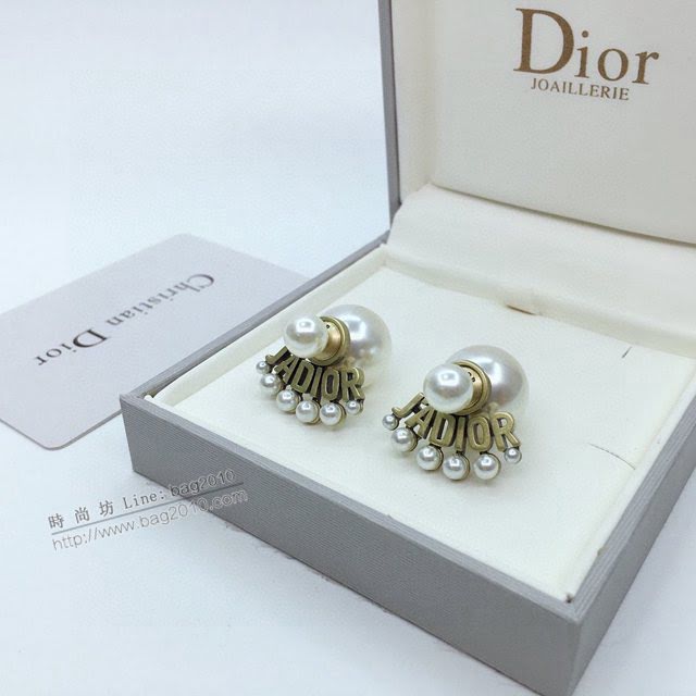 Dior飾品 迪奧經典熱銷款JADIOR復古字母扇型珍珠耳釘  zgd1064